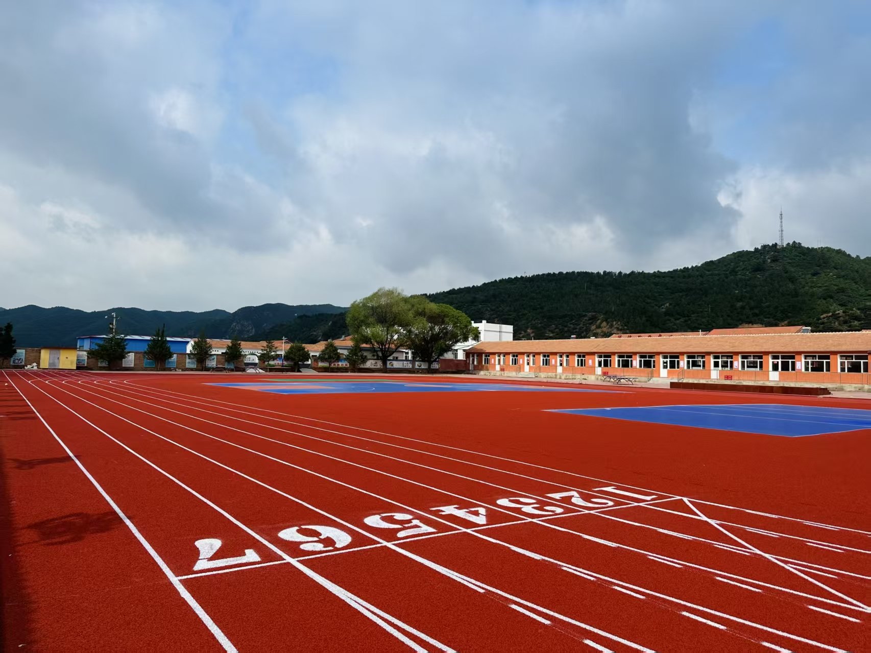 琼海市自结纹塑胶跑道EPDM塑胶跑道 - 哪里好